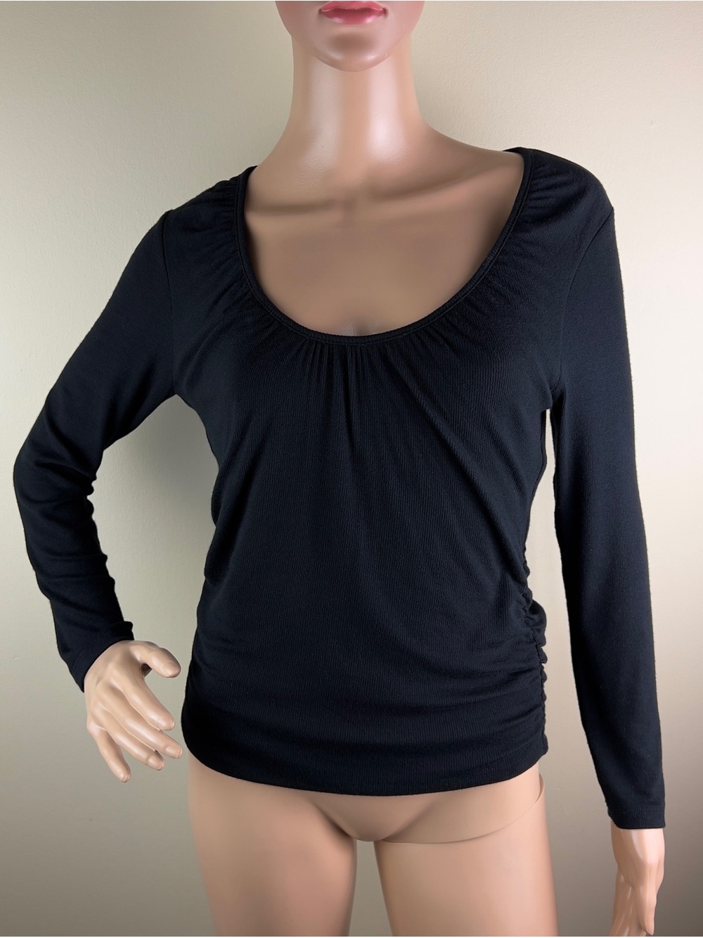 VERONICA BEARD BLACK SCOOP NECK KNIT TOP - Picture 2 of 5